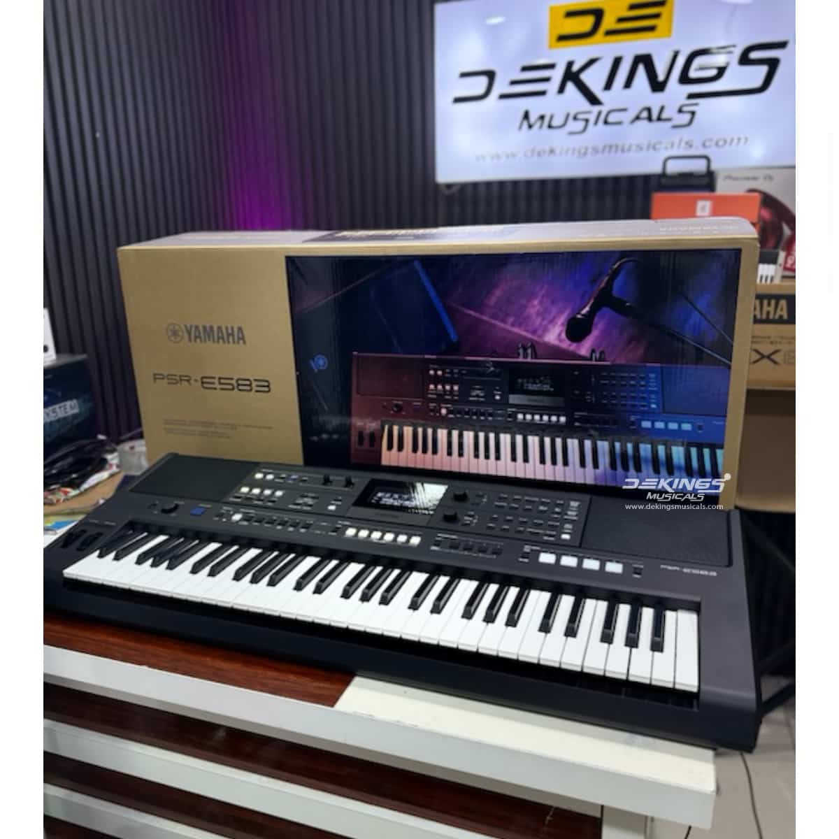Professional Yamaha PSR-E583 Keyboard