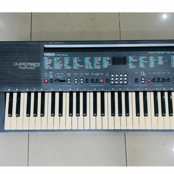 PSR 200 Yamaha keyboard