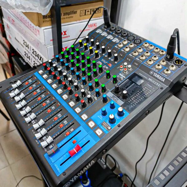 Yamaha MG12XU 12-Channel 4-Bus Powered Mixer with Built-in Amplifier, USB interface and Multi-Effects - Image 3