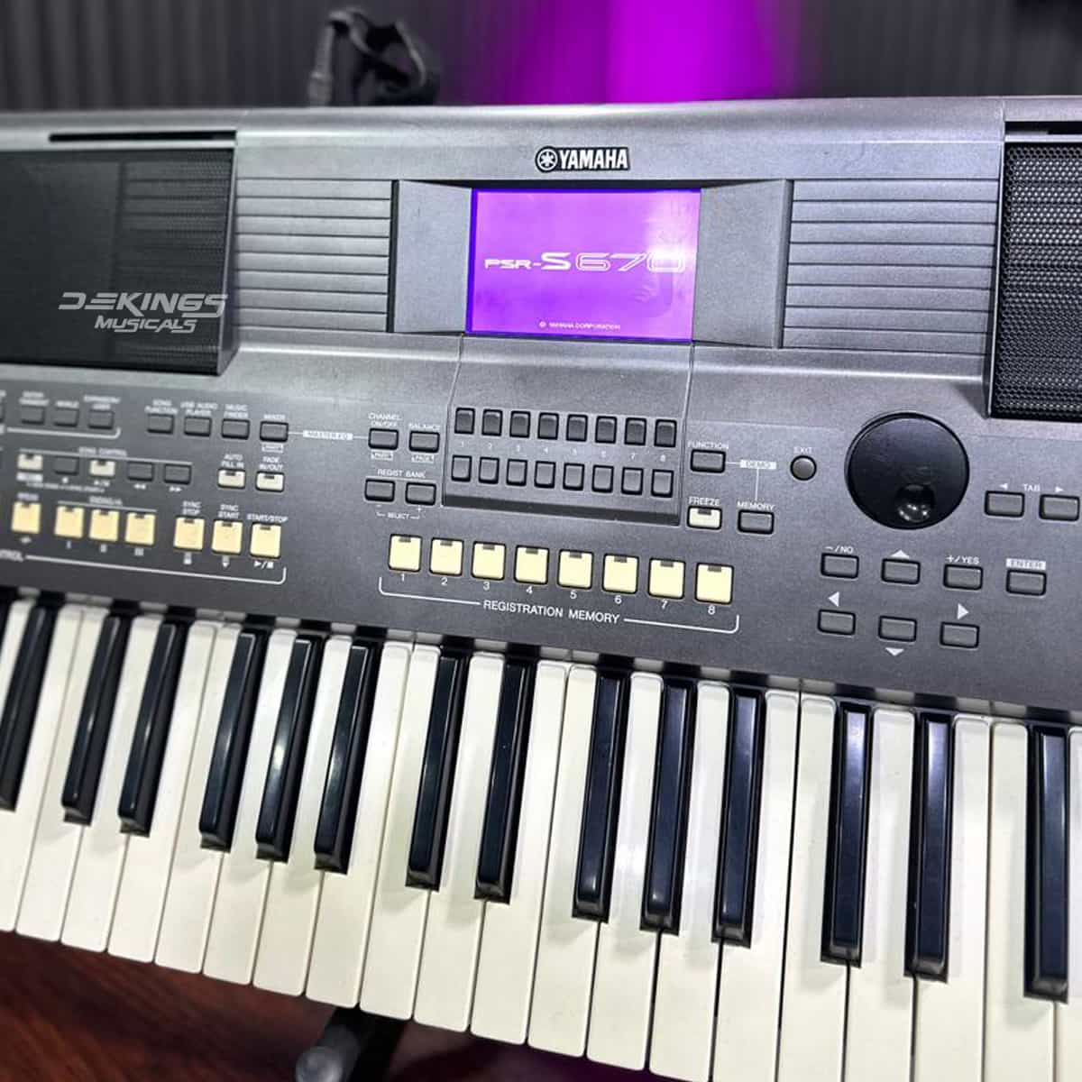 Yamaha PSR S670 Keyboard