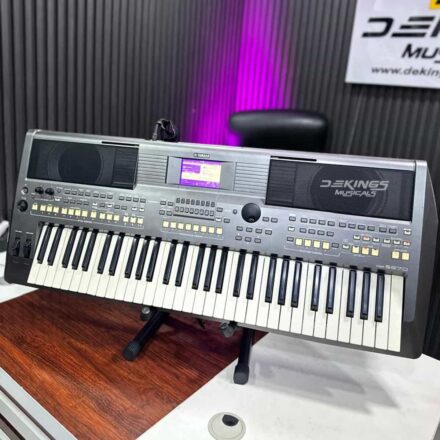 Yamaha PSR S670 Keyboard