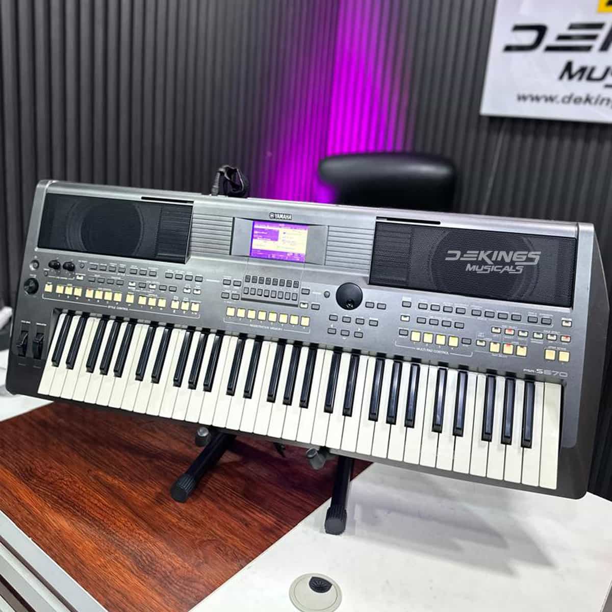 Yamaha PSR S670 Keyboard