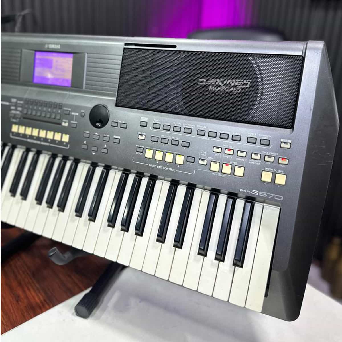 Yamaha PSR S670 Keyboard