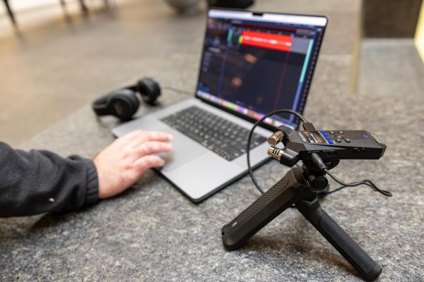 Zoom H1essential Handy Recorder Bundle - Image 5