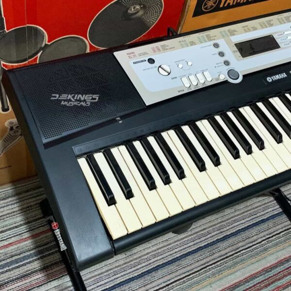 PSR E203 Yamaha keyboard