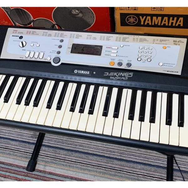PSR E203 Yamaha keyboard