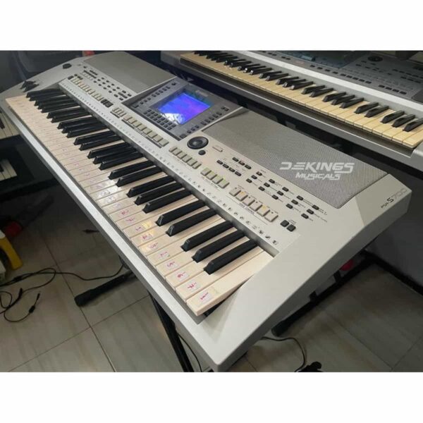 PSR-S700 Yamaha Keyboard